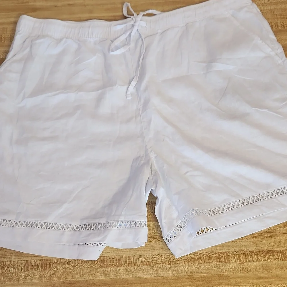 JOIE Women’s Linen Blend White Shorts with Eyelet Trim Along the Hem, size 1X